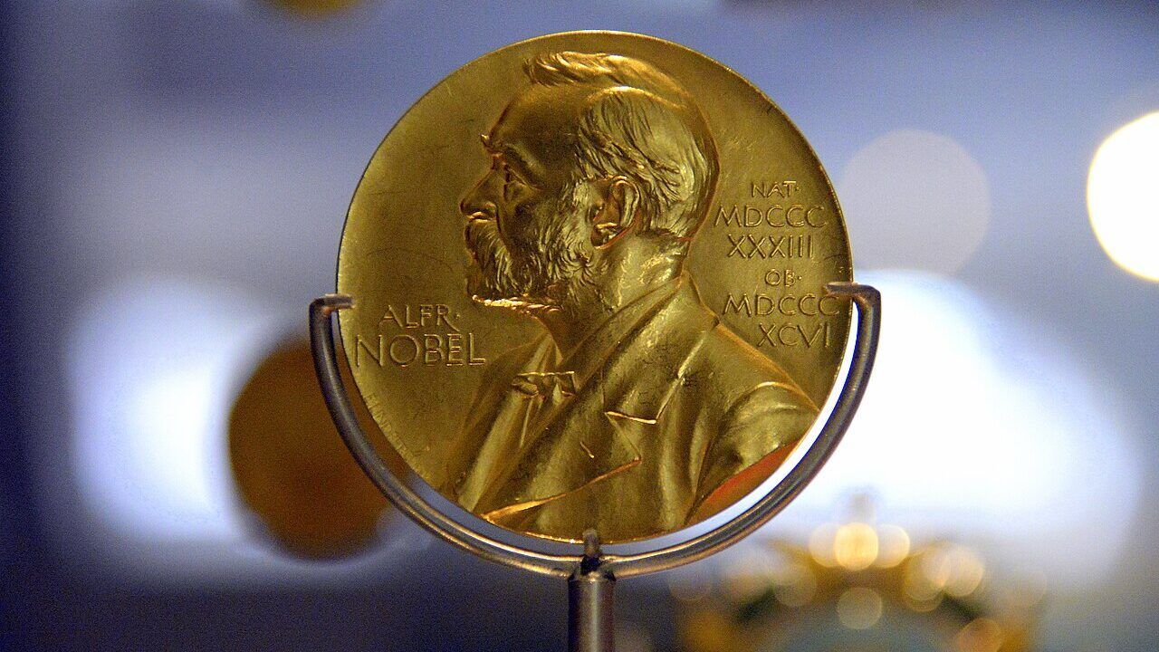 Illustrative photo: Nobel prize medal for medicine, Sweden, 1945, to Sir Alexander Fleming (1881-1955) who discovered Penicillin. (Wikimedia Commons, CC BY-SA 4.0)