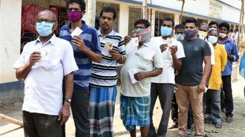 Illustrative photo: Voters standing in the queue to cast their votes, at a polling booth, during the third phase of the West Benga (Wikimedia Commons, GODL-India)