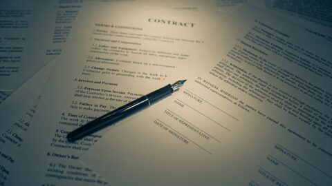 Illustrative photo: Legal Contract & Signature - Warm Tones (Wikimedia Commons, CC BY 2.0)